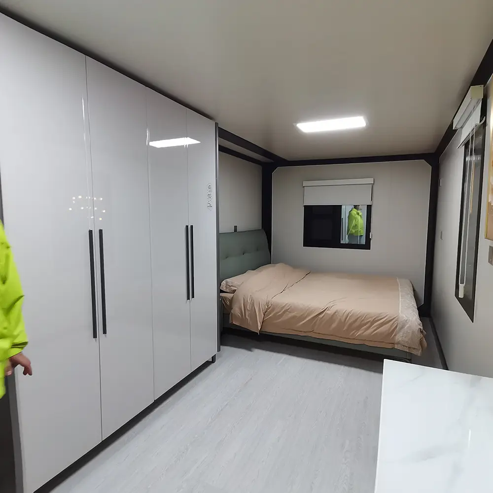 Expandable Container House with Glass Curtain Wall A Modern and Elegant Living Solution (4).jpg