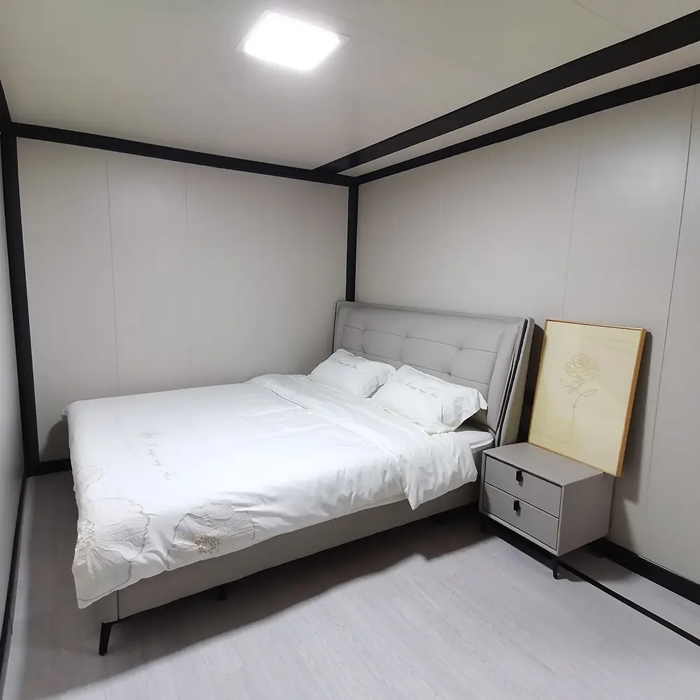 Expandable Container House with Glass Curtain Wall A Modern and Elegant Living Solution (5)