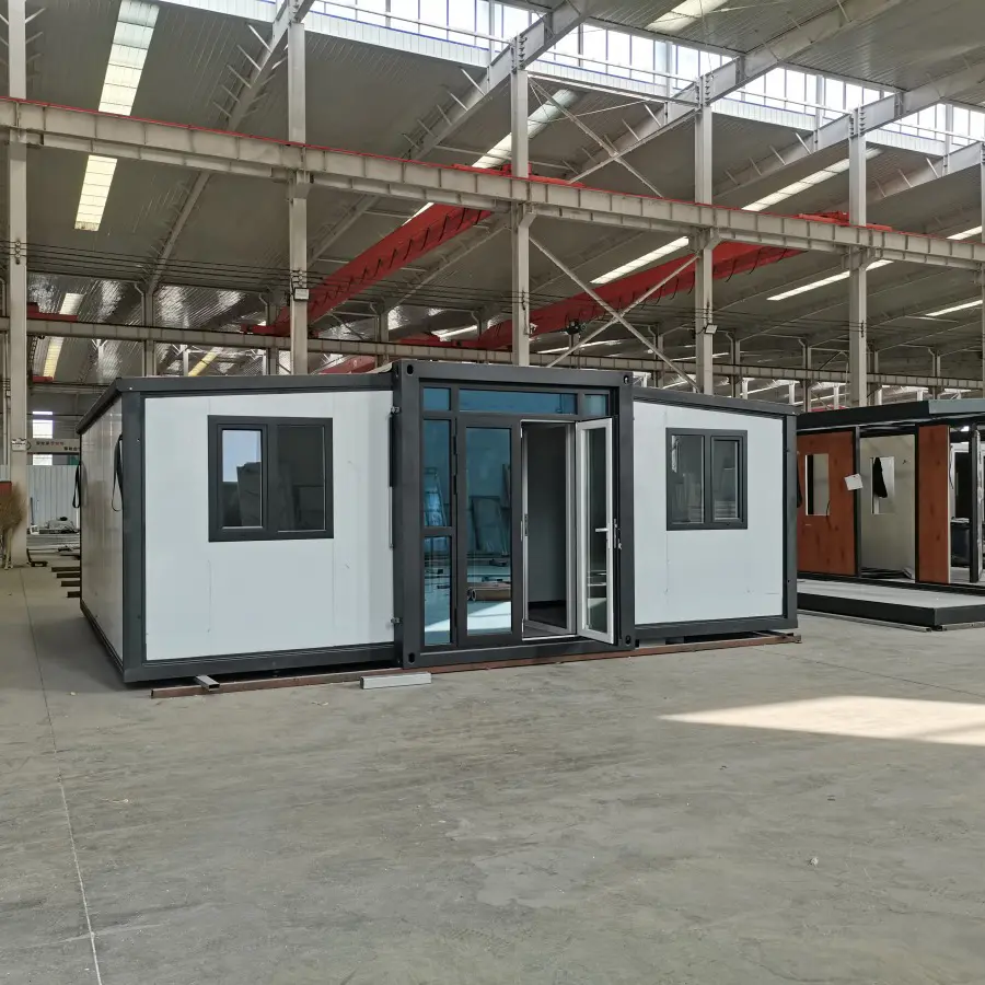 Family-Friendly Expandable Container House (4).jpg