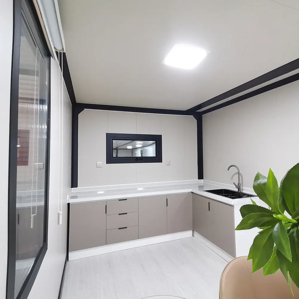 Expandable Container House with Glass Curtain Wall A Modern and Elegant Living Solution (7).jpg