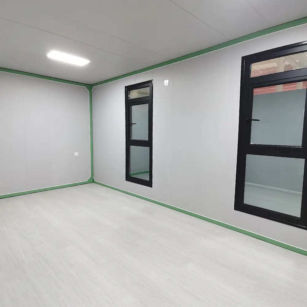 Flat Roof Expandable Container House A Modern and Functional Living Space (7).jpg