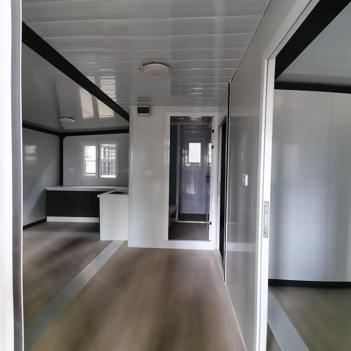 Family-Friendly Expandable Container House (12).jpg